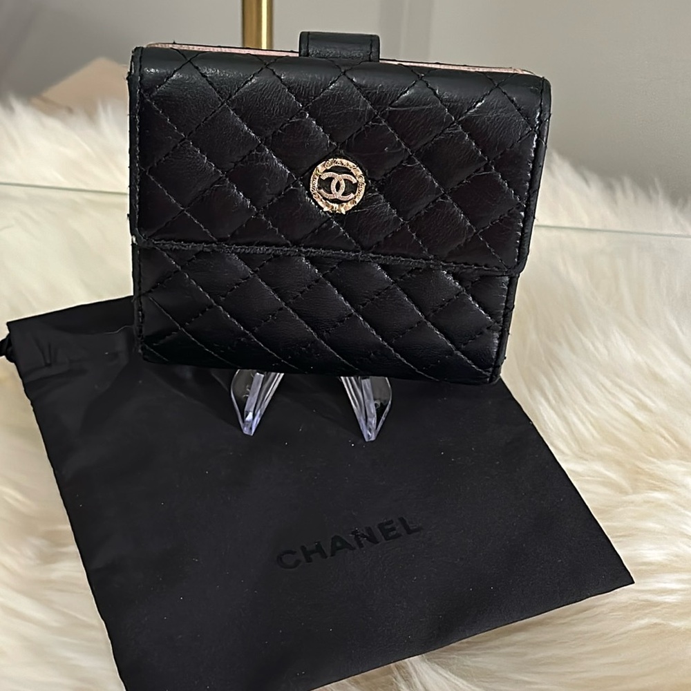 Authentic Chanel Matelasse Leather Bifold Women’s Wallet in Black/Pink. GUC